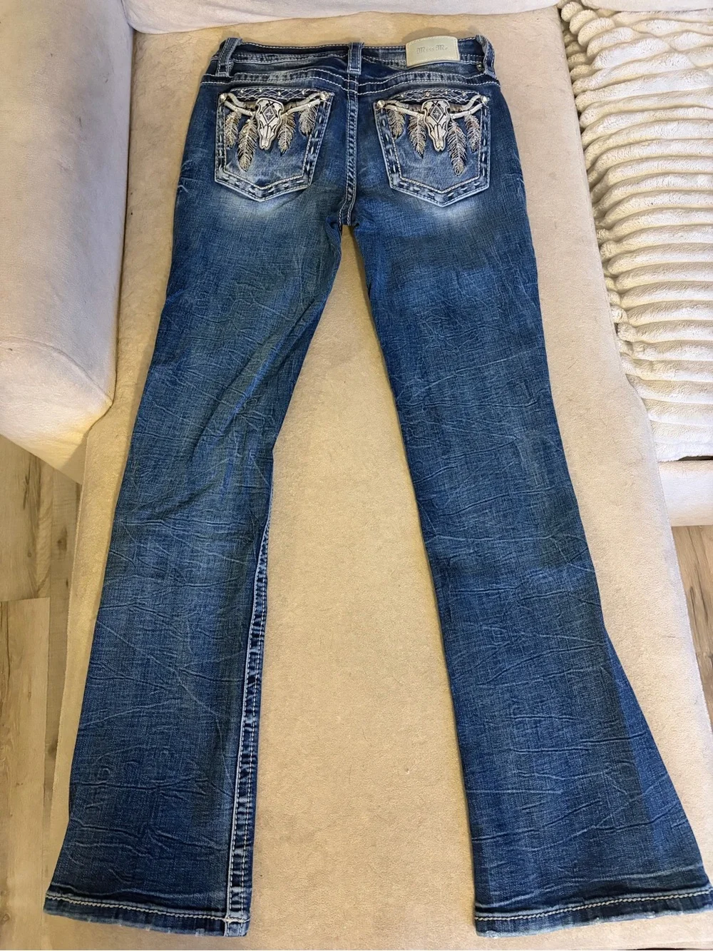 Miss Me Curvy Bootcut Jeans Longhorn Cow Skull & Feathers – Size 26